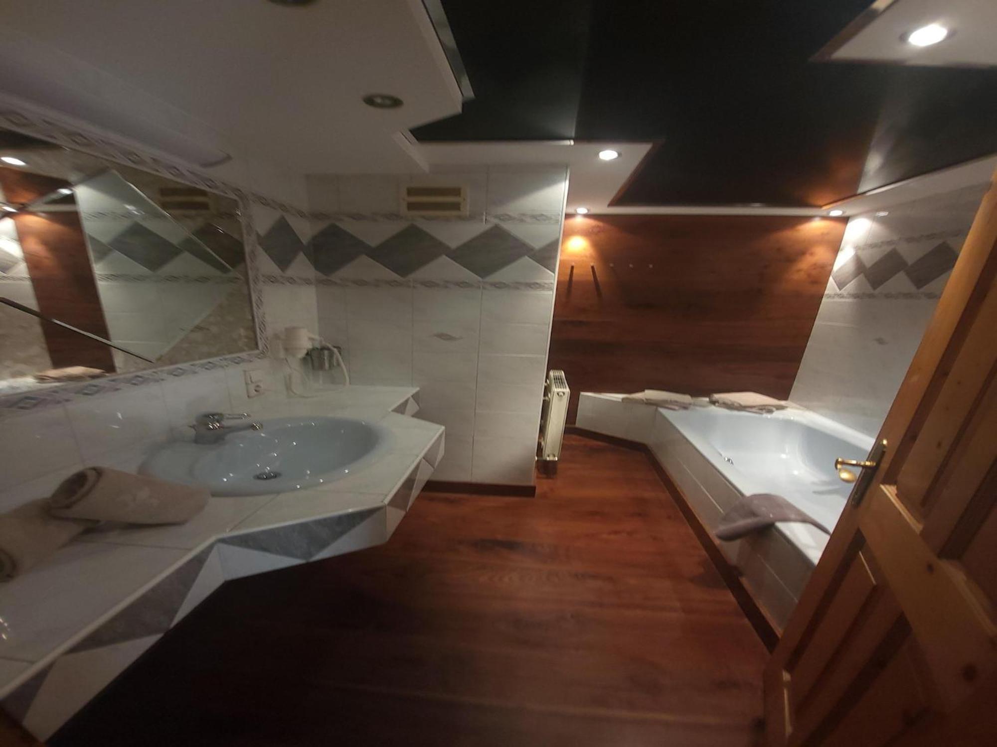 Apartment In Neukirchen With A Balcony Нойкирхен-ам-Гросфенедигер Экстерьер фото